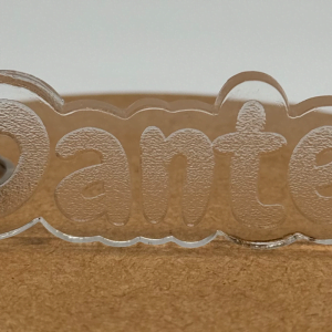 Hecho con acrílico